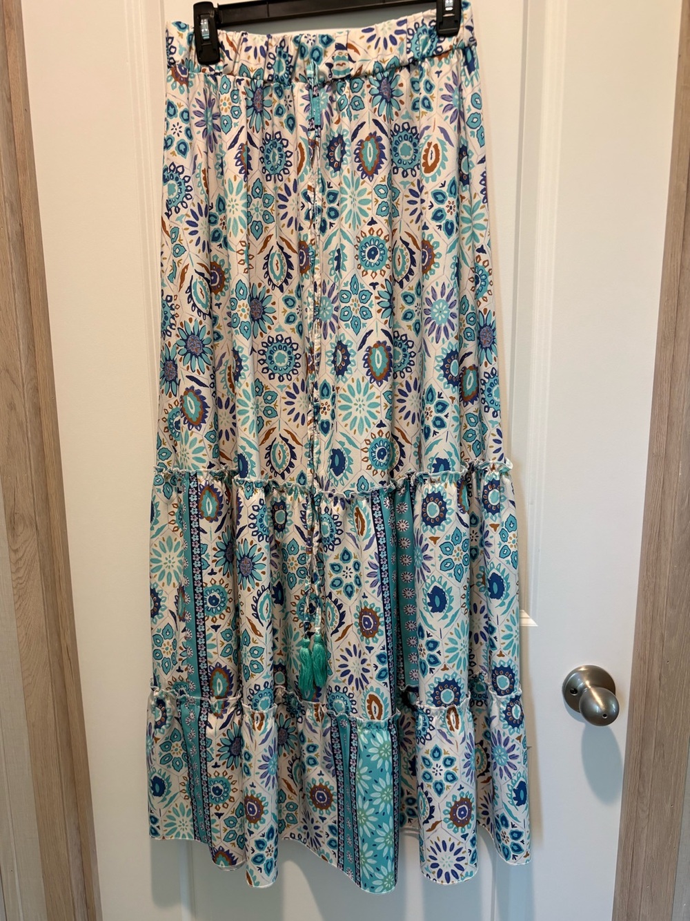 Women’s Boho Elastic Waist Tiered Maxi Skirt in Teal and White Size Large